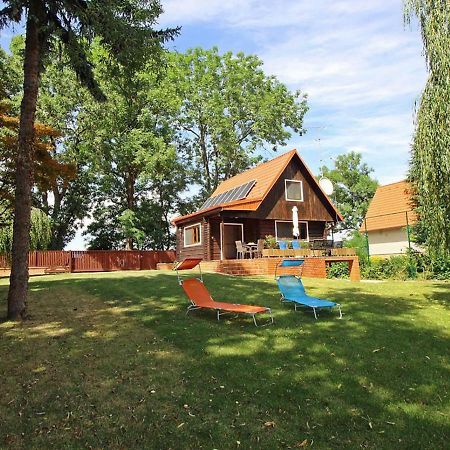 Dunaparti Haz Stand U 27E Mosonmagyarovar Luaran gambar