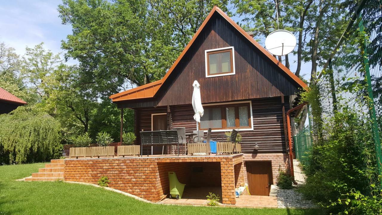 Dunaparti Haz Stand U 27E Mosonmagyarovar Luaran gambar